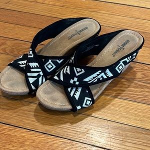 Minnetonka wedge sandals - size 9